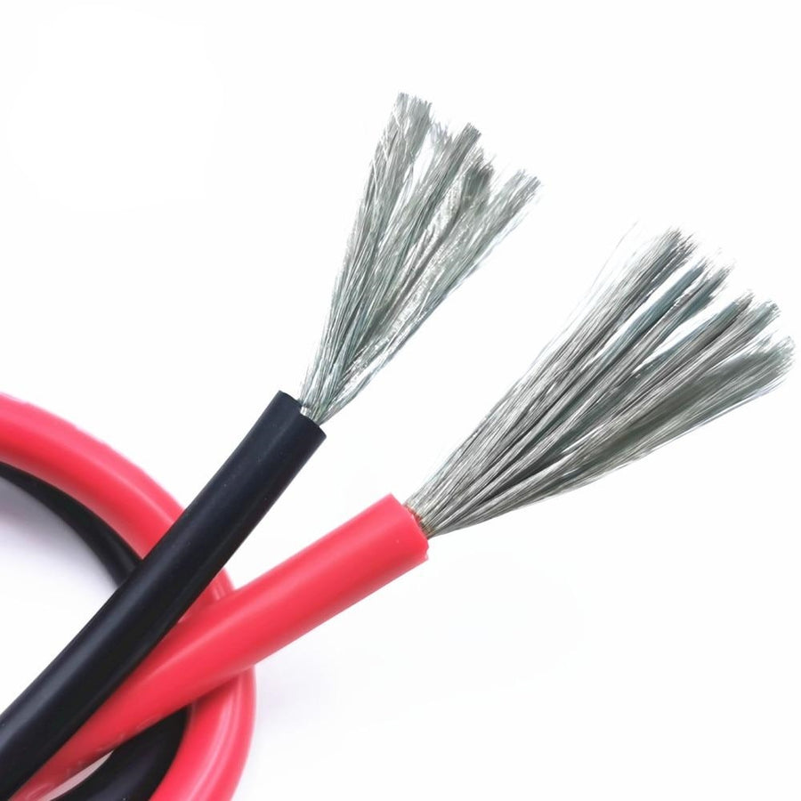 fils électriques noir et rouge